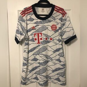 Adidas Mens Bayern Munich jersey. Size XL. NWT.